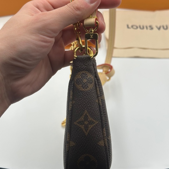 Louis Vuitton Pochette Accessories Monogram - Picture 6 of 9